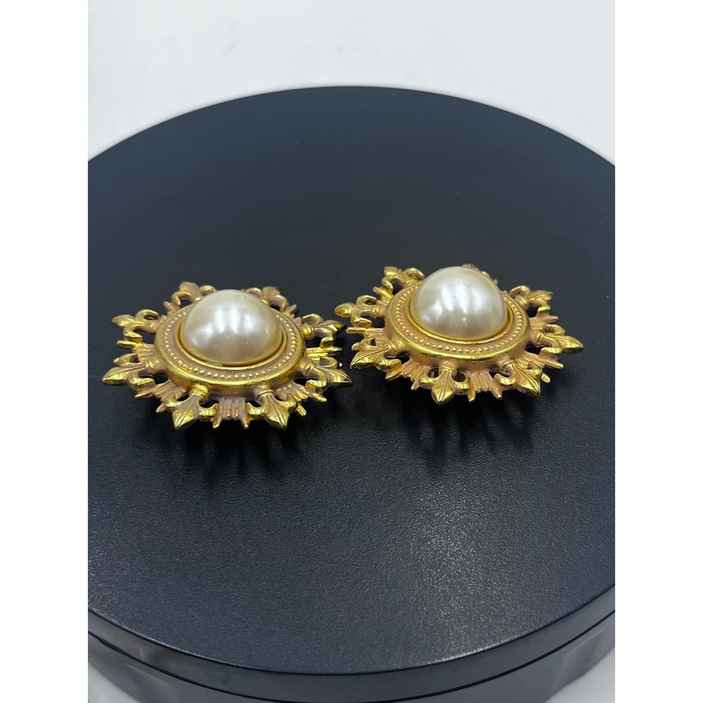 Ben-Amun Vintage Faux Pearl l fleur-de-lis Clip On Statement Earrings - Picture 10 of 14